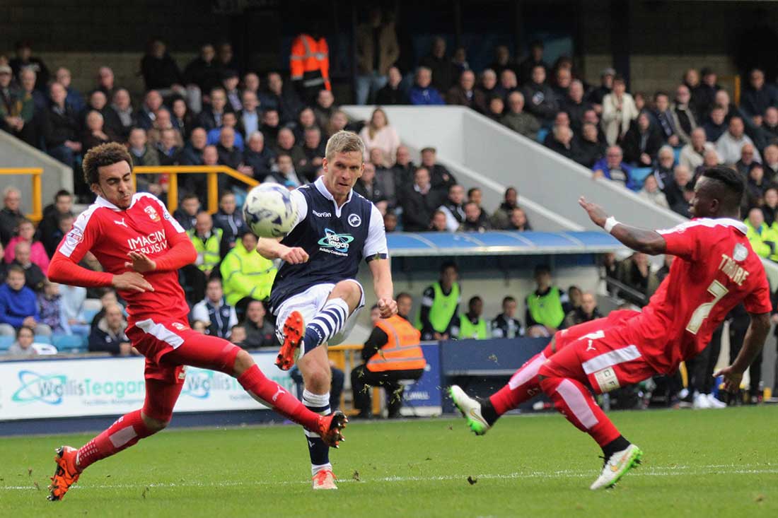 steve morison playing football for millwall in the sky bet league one in 2015